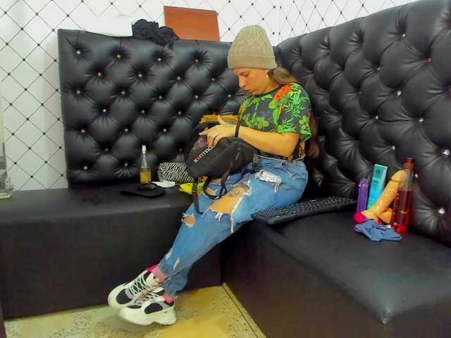 SAMMY-THEMADAME's BongaCams show and profile