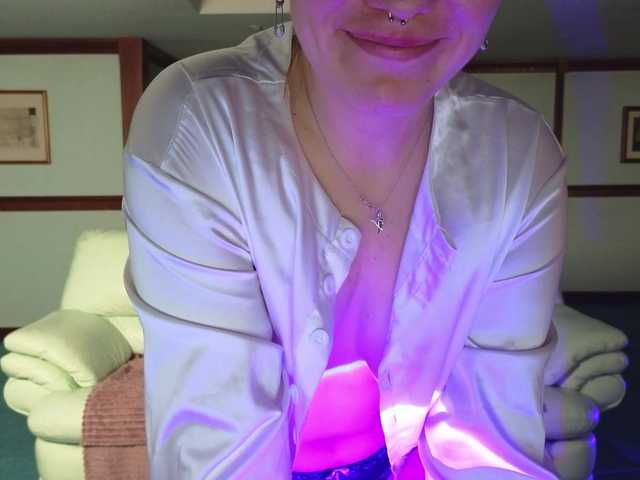 KiraRustle's BongaCams show and profile