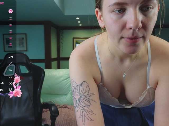 KiraRustle's BongaCams show and profile