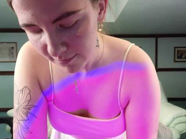 KiraRustle's BongaCams show and profile