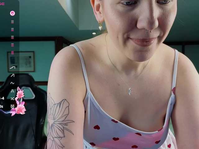 KiraRustle's BongaCams show and profile