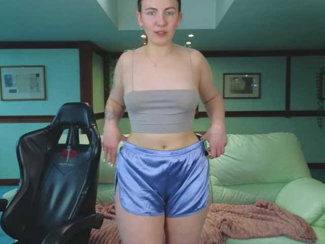 KiraRustle's BongaCams show and profile