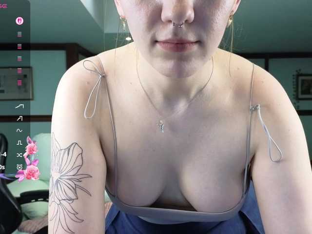 KiraRustle's BongaCams show and profile