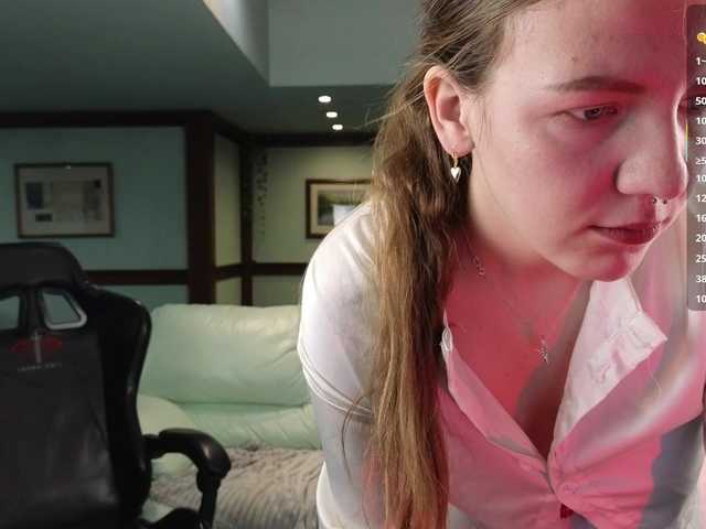 KiraRustle's BongaCams show and profile