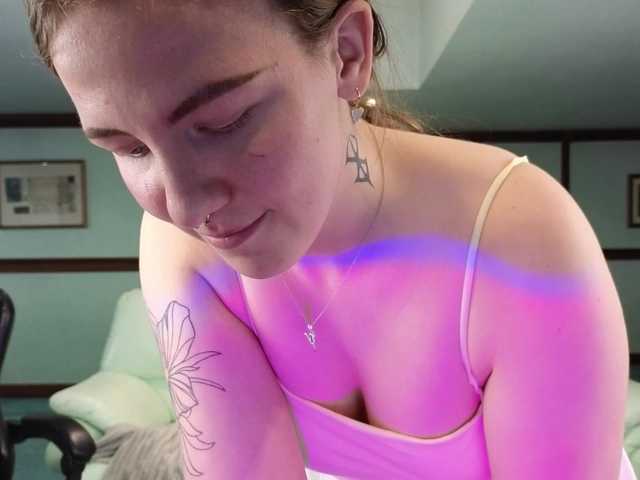 KiraRustle's BongaCams show and profile