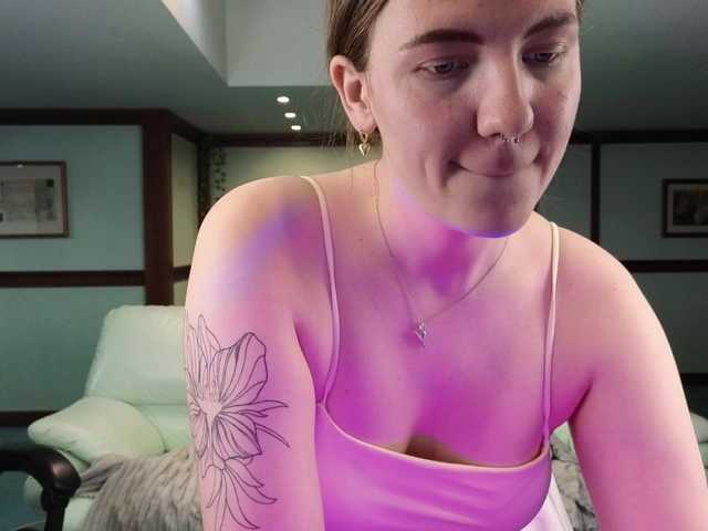 KiraRustle's BongaCams show and profile