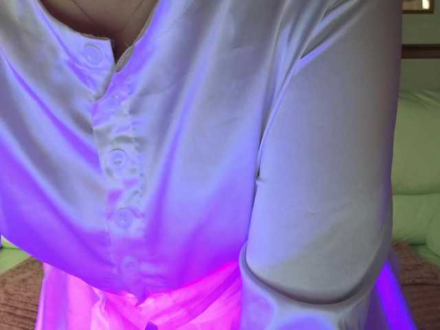  KiraRustle chat room