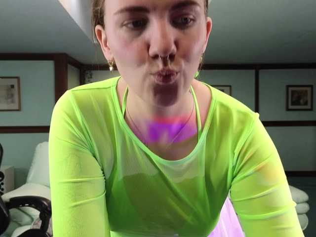 KiraRustle's BongaCams show and profile