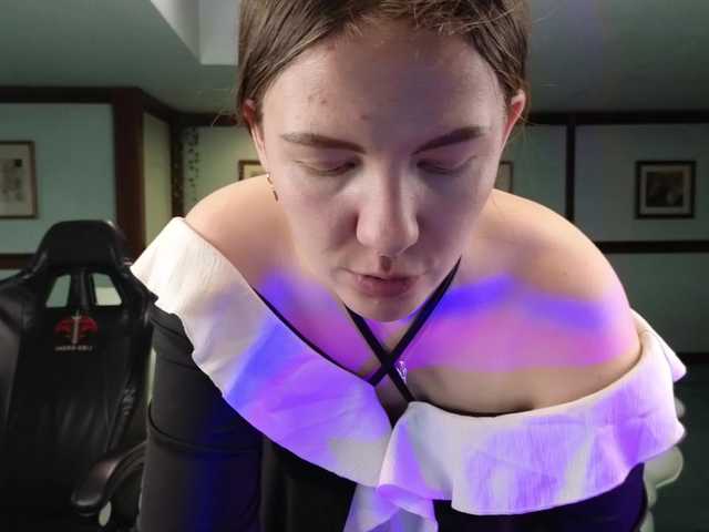 KiraRustle's BongaCams show and profile