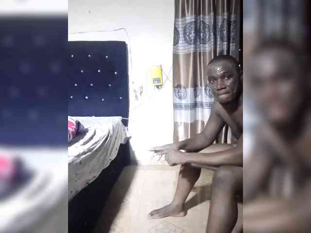 NigerianPusyAndCock webcam