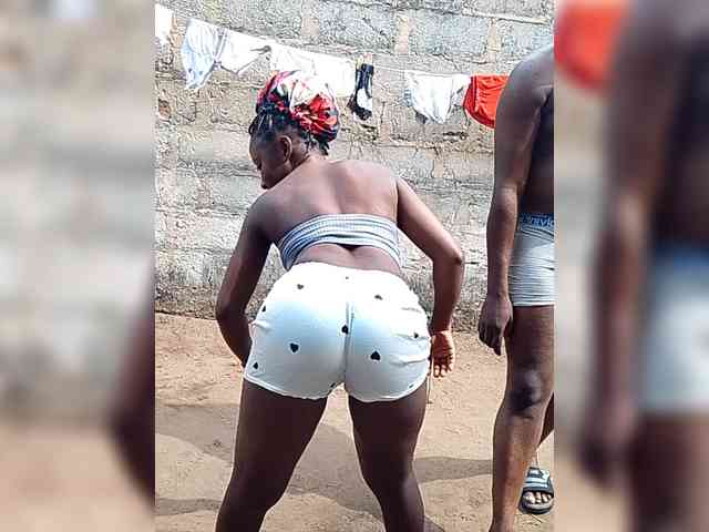 NigerianPusyAndCock webcam