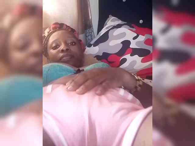 NigerianPusyAndCock webcam