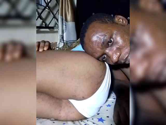 NigerianPusyAndCock webcam