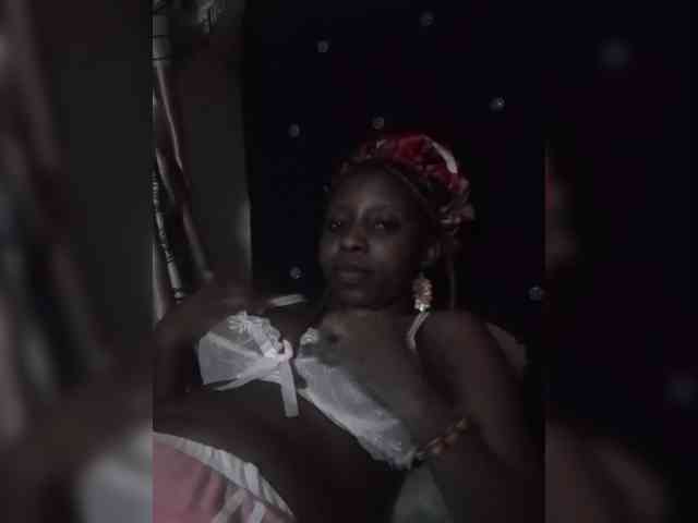 NigerianPusyAndCock webcam