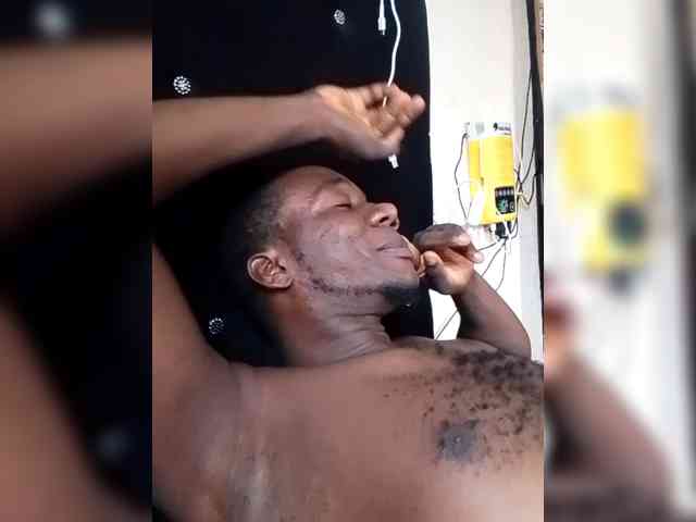 NigerianPusyAndCock webcam