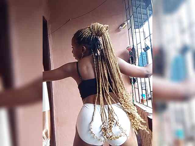 NigerianPusyAndCock webcam