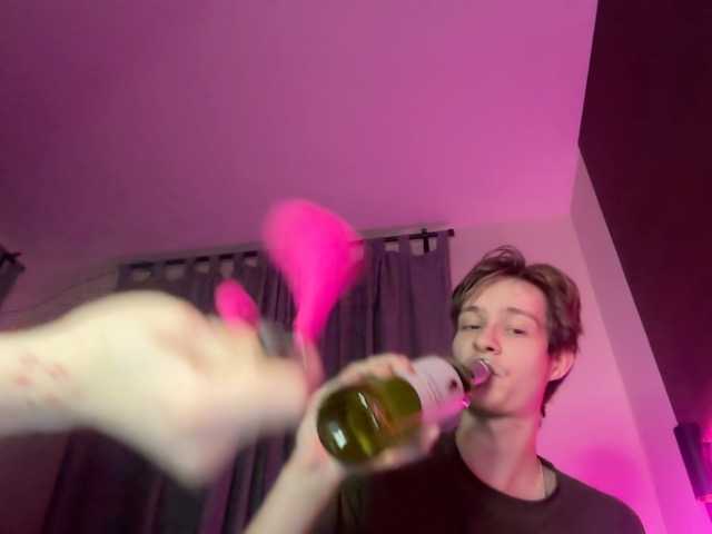  titsDestroy2007 chat room