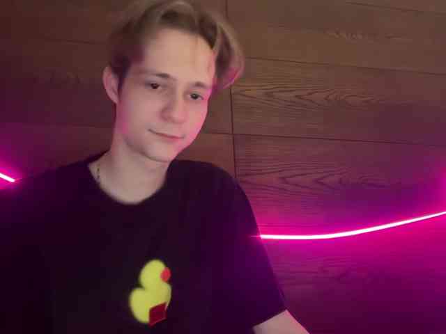 titsDestroy2007 webcam