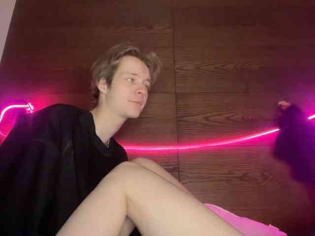 titsDestroy2007 webcam