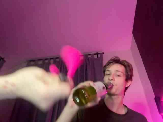 titsDestroy2007 webcam