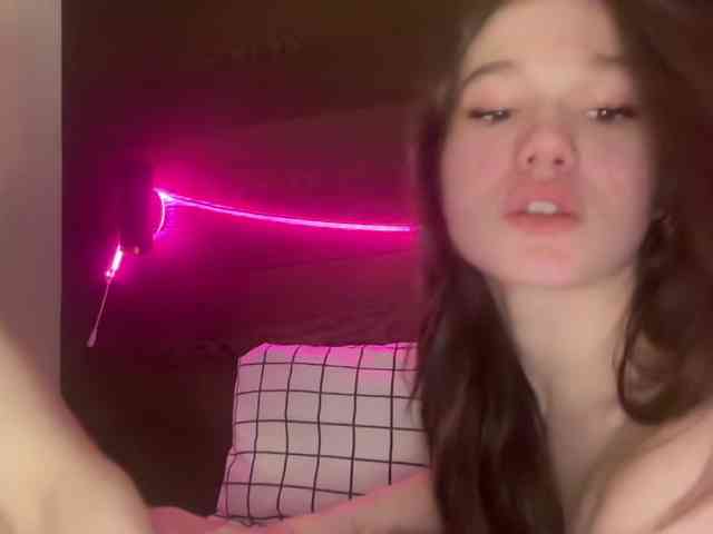 titsDestroy2007 webcam