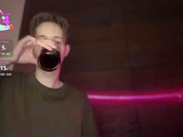 titsDestroy2007 webcam