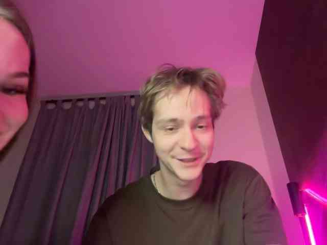 titsDestroy2007 webcam