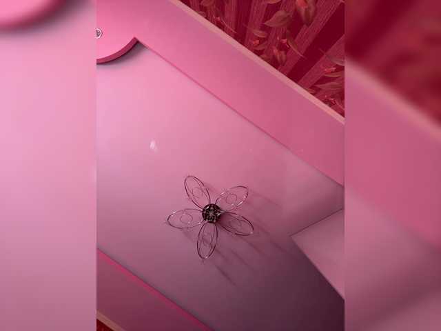 RedTobacco's BongaCams show and profile