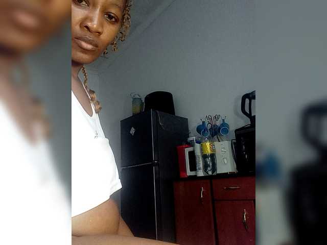 NikkiBea2x's BongaCams show and profile