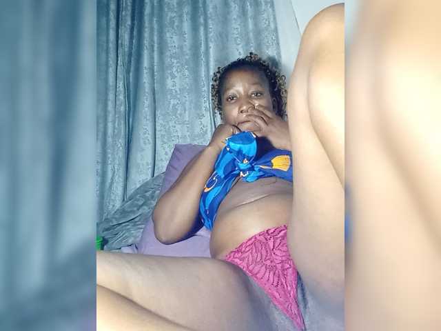 NikkiBea2x's BongaCams show and profile