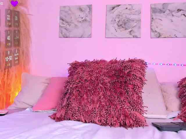 kyliieJaakson webcam