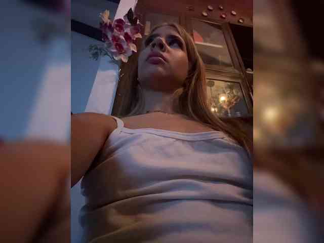 kyliieJaakson webcam