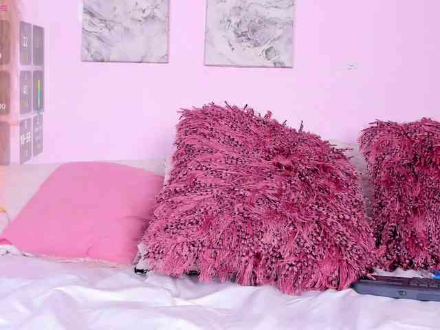 kyliieJaakson webcam