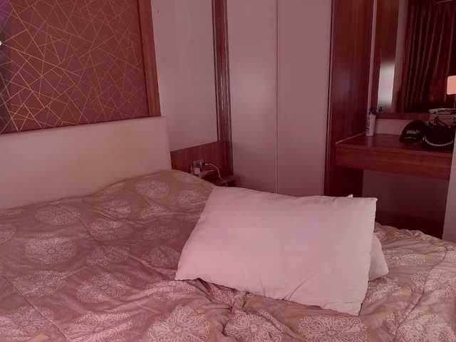 mooniejin's BongaCams show and profile