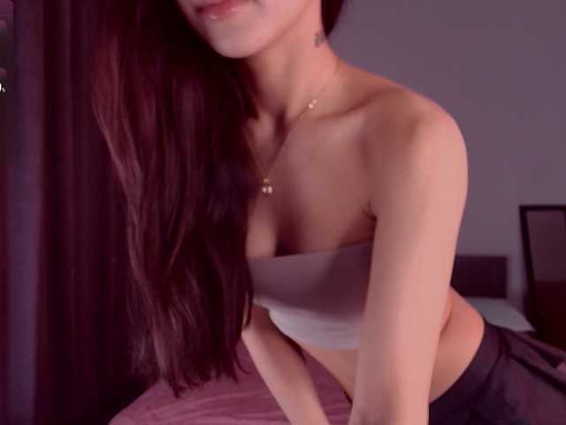 mooniejin's BongaCams show and profile