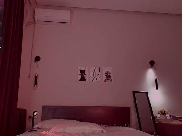 mooniejin's BongaCams show and profile