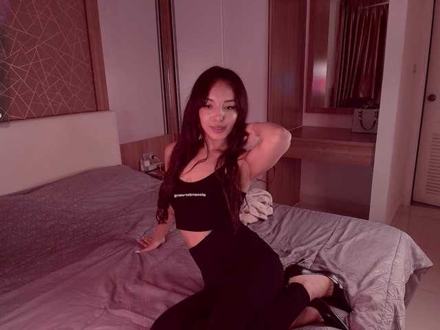 mooniejin's BongaCams show and profile