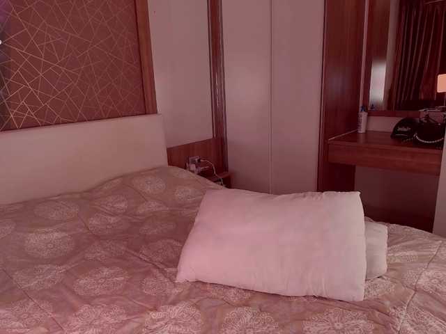 mooniejin's BongaCams show and profile