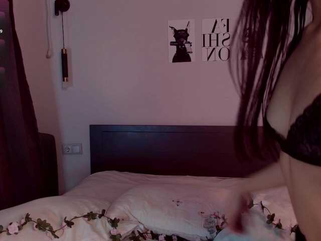 mooniejin's BongaCams show and profile