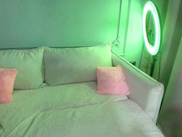 mooniejin's BongaCams show and profile