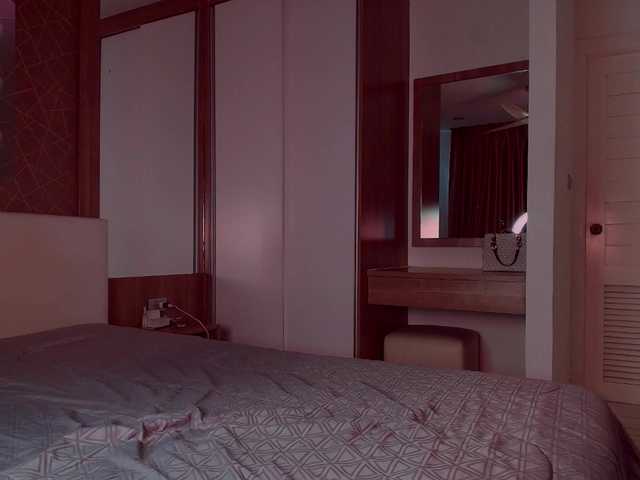 mooniejin's BongaCams show and profile