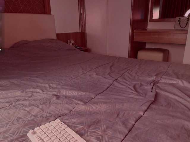 mooniejin's BongaCams show and profile