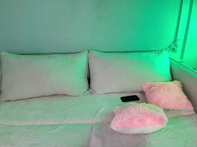 mooniejin's BongaCams show and profile