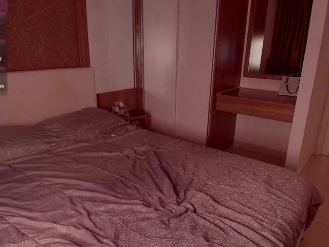 mooniejin's BongaCams show and profile