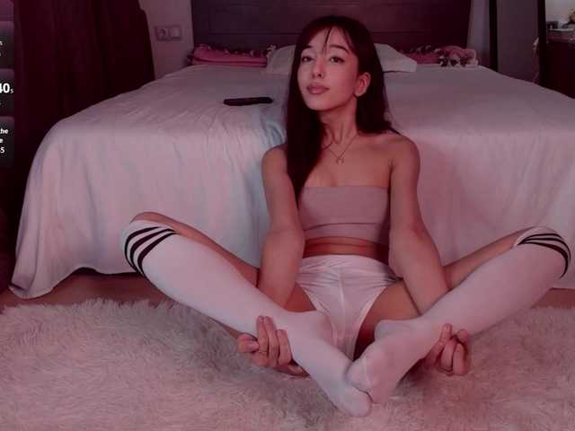 mooniejin's BongaCams show and profile