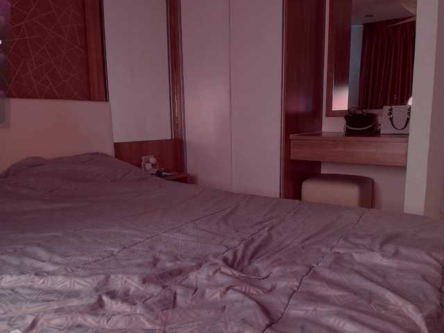 mooniejin's BongaCams show and profile