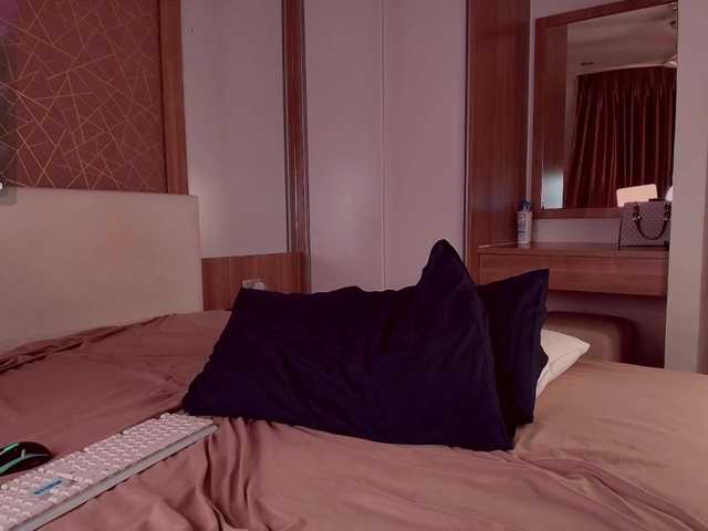 mooniejin's BongaCams show and profile