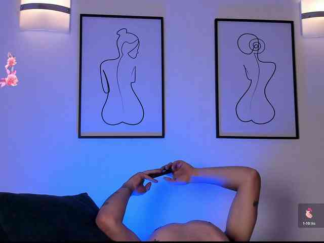 vaalentiino Live Webcam on BongaCams