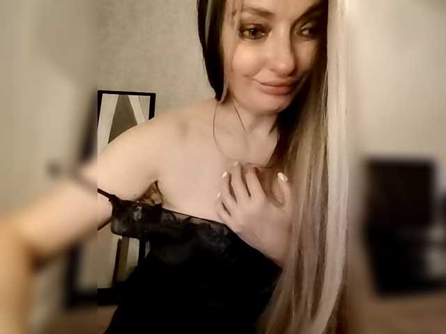 Kimylika's BongaCams show and profile