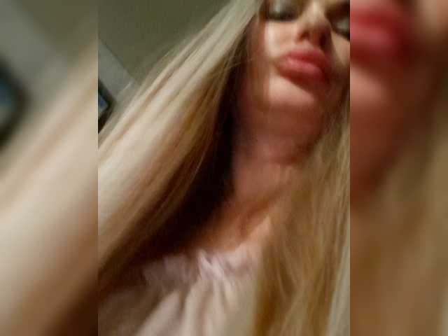 Kimylika's BongaCams show and profile